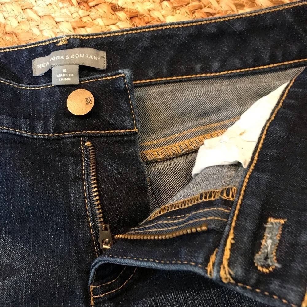 ▪️NEW YORK & COMPANY Denim Shorts - Picture 3 of 11